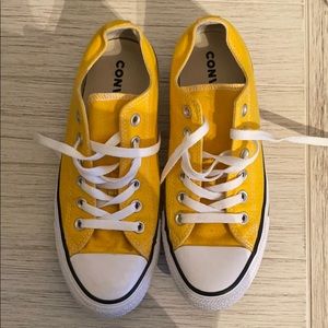 Women’s 7.5 Yellow Converse
